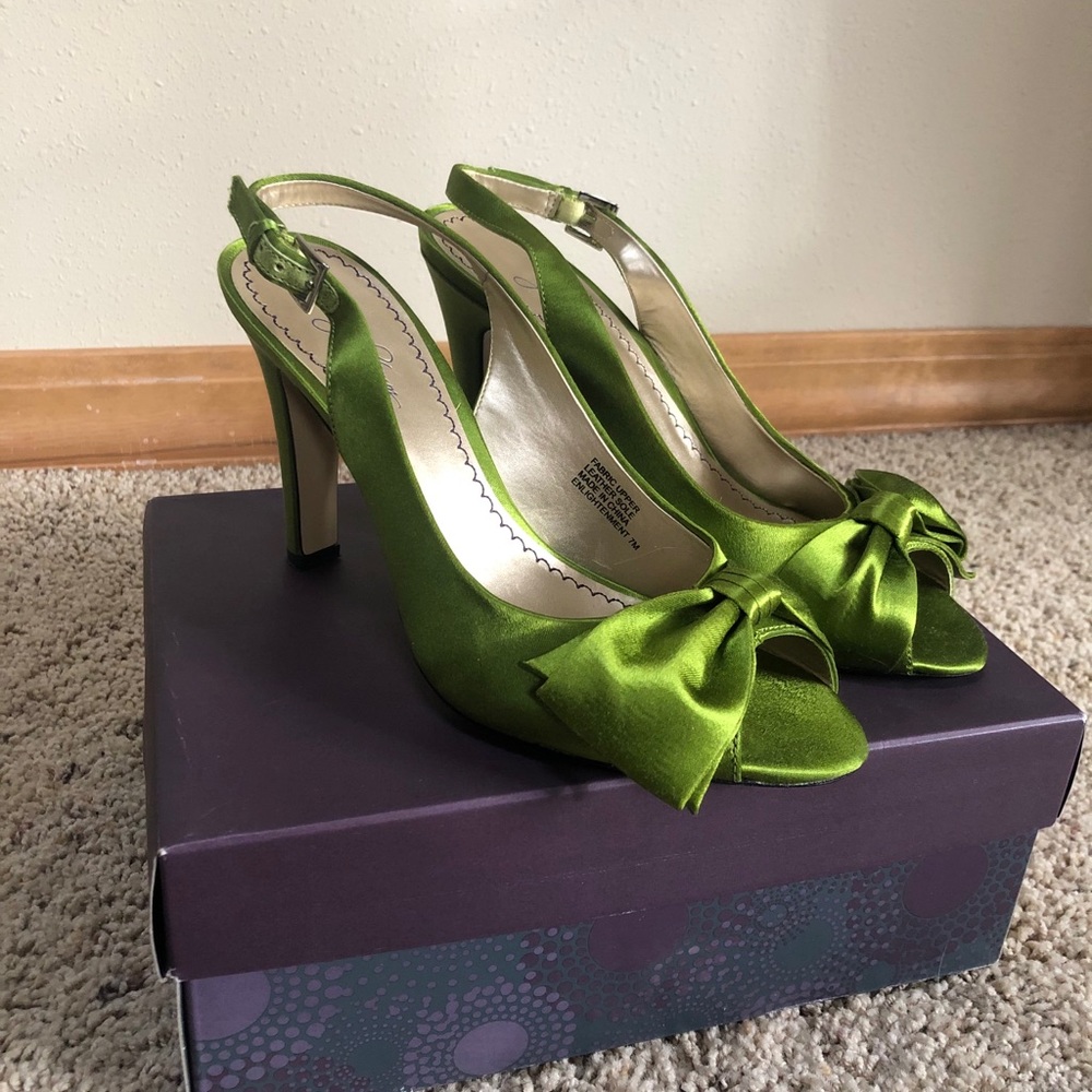 Vibrant Platinum B.P. Green Satin Heels - 7